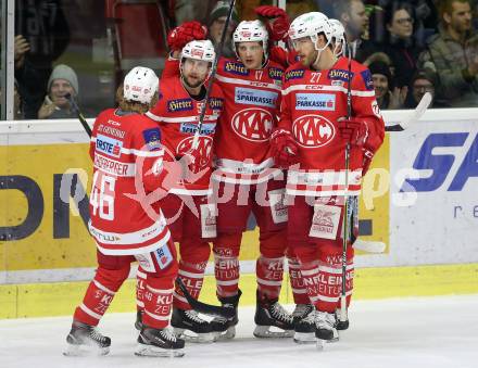 EBEL. Eishockey Bundesliga. KAC gegen  Vienna Capitals. Torjubel Johannes Bischofberger, Mitja Robar, Manuel Ganahl, Thomas Hundertpfund (KAC). Klagenfurt, am 22.12.2017.
Foto: Kuess

---
pressefotos, pressefotografie, kuess, qs, qspictures, sport, bild, bilder, bilddatenbank