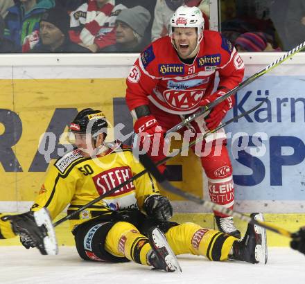 EBEL. Eishockey Bundesliga. KAC gegen  Vienna Capitals. Kevin Kapstad, (KAC), Mario Fischer (Vienna Capitals). Klagenfurt, am 22.12.2017.
Foto: Kuess

---
pressefotos, pressefotografie, kuess, qs, qspictures, sport, bild, bilder, bilddatenbank