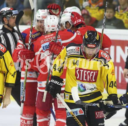 EBEL. Eishockey Bundesliga. KAC gegen  Vienna Capitals. Torjubel KAC
Jamie Fraser (Vienna Capitals). Klagenfurt, am 22.12.2017.
Foto: Kuess

---
pressefotos, pressefotografie, kuess, qs, qspictures, sport, bild, bilder, bilddatenbank