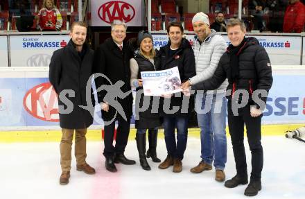 EBEL. Eishockey Bundesliga. KAC gegen  Vienna Capitals. Landeshauptmann Peter Kaiser, Oliver Pilloni, Michael Kummerer, Arno Arthofer (KAC). Klagenfurt, am 22.12.2017.
Foto: Kuess

---
pressefotos, pressefotografie, kuess, qs, qspictures, sport, bild, bilder, bilddatenbank