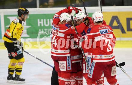 EBEL. Eishockey Bundesliga. KAC gegen  Vienna Capitals. Torjubel Martin Schumnig, Stefan Geier, Thomas Koch, Jamie Lundmark, Davis Joseph Fischer (KAC). Klagenfurt, am 22.12.2017.
Foto: Kuess

---
pressefotos, pressefotografie, kuess, qs, qspictures, sport, bild, bilder, bilddatenbank