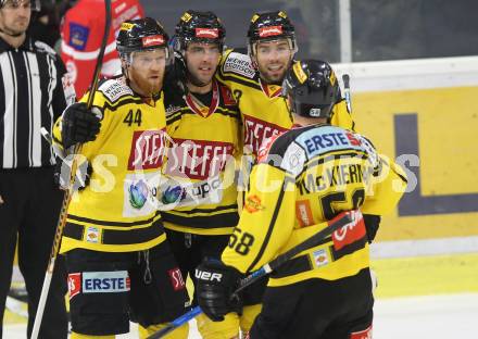 EBEL. Eishockey Bundesliga. KAC gegen  Vienna Capitals. Torjubel Jamie Fraser, Riley Holzapfel, Peter Schneider, Ryan Connor McKiernan (Vienna Capitals). Klagenfurt, am 22.12.2017.
Foto: Kuess

---
pressefotos, pressefotografie, kuess, qs, qspictures, sport, bild, bilder, bilddatenbank