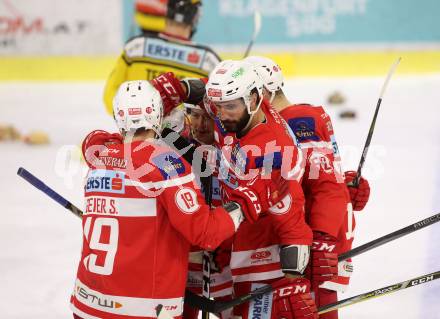 EBEL. Eishockey Bundesliga. KAC gegen  Vienna Capitals. Torjubel David Joseph Fischer, Stefan Geier, Christoph Duller (KAC). Klagenfurt, am 22.12.2017.
Foto: Kuess

---
pressefotos, pressefotografie, kuess, qs, qspictures, sport, bild, bilder, bilddatenbank