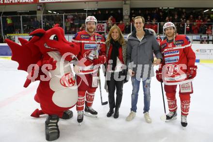 EBEL. Eishockey Bundesliga. KAC gegen  Vienna Capitals. Spieler des Abends, Manuel Geier, Johannes Bischofberger (KAC). Klagenfurt, am 22.12.2017.
Foto: Kuess

---
pressefotos, pressefotografie, kuess, qs, qspictures, sport, bild, bilder, bilddatenbank