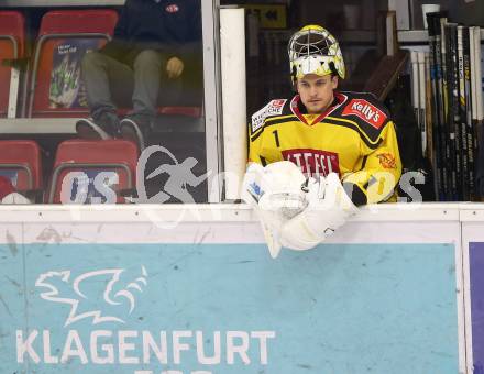 EBEL. Eishockey Bundesliga. KAC gegen  Vienna Capitals. Bernhard Starkbaum (Vienna Capitals). Klagenfurt, am 22.12.2017.
Foto: Kuess

---
pressefotos, pressefotografie, kuess, qs, qspictures, sport, bild, bilder, bilddatenbank