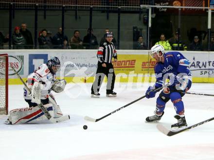 EBEL. Eishockey Bundesliga. EC VSV gegen KHL Medvescak Zagreb. Dave Shields,  (VSV), Vilim Rosandic (Zagreb). Villach, am 26.12.2017.
Foto: Kuess 


---
pressefotos, pressefotografie, kuess, qs, qspictures, sport, bild, bilder, bilddatenbank