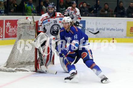 EBEL. Eishockey Bundesliga. EC VSV gegen KHL Medvescak Zagreb. Valentin Leiler,  (VSV), Vilim Rosandic (Zagreb). Villach, am 26.12.2017.
Foto: Kuess 


---
pressefotos, pressefotografie, kuess, qs, qspictures, sport, bild, bilder, bilddatenbank