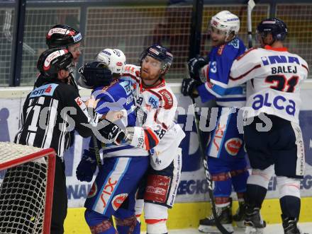 EBEL. Eishockey Bundesliga. EC VSV gegen KHL Medvescak Zagreb. Sam Antonitsch, (VSV), Michael Boivin  (Zagreb). Villach, am 26.12.2017.
Foto: Kuess 


---
pressefotos, pressefotografie, kuess, qs, qspictures, sport, bild, bilder, bilddatenbank