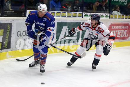 EBEL. Eishockey Bundesliga. EC VSV gegen KHL Medvescak Zagreb. Patrick Platzer,  (VSV), David Brine (Zagreb). Villach, am 26.12.2017.
Foto: Kuess 


---
pressefotos, pressefotografie, kuess, qs, qspictures, sport, bild, bilder, bilddatenbank