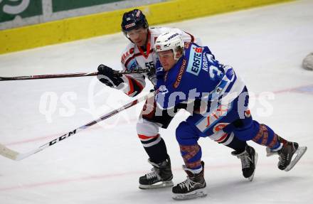 EBEL. Eishockey Bundesliga. EC VSV gegen KHL Medvescak Zagreb. Christof Kromp, (VSV), Harri Tikkanen (Zagreb). Villach, am 26.12.2017.
Foto: Kuess 


---
pressefotos, pressefotografie, kuess, qs, qspictures, sport, bild, bilder, bilddatenbank