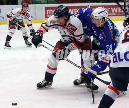 EBEL. Eishockey Bundesliga. EC VSV gegen KHL Medvescak Zagreb. Felix Maxa,  (VSV), David Brine (Zagreb). Villach, am 26.12.2017.
Foto: Kuess 


---
pressefotos, pressefotografie, kuess, qs, qspictures, sport, bild, bilder, bilddatenbank