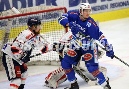 EBEL. Eishockey Bundesliga. EC VSV gegen KHL Medvescak Zagreb. Robert Flick, (VSV), Marko Poyhonen (Zagreb). Villach, am 26.12.2017.
Foto: Kuess 


---
pressefotos, pressefotografie, kuess, qs, qspictures, sport, bild, bilder, bilddatenbank