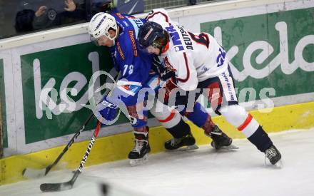 EBEL. Eishockey Bundesliga. EC VSV gegen KHL Medvescak Zagreb. Felix Maxa, (VSV), Adam Deutsch (Zagreb). Villach, am 26.12.2017.
Foto: Kuess 


---
pressefotos, pressefotografie, kuess, qs, qspictures, sport, bild, bilder, bilddatenbank