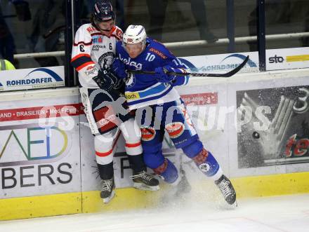 EBEL. Eishockey Bundesliga. EC VSV gegen KHL Medvescak Zagreb. Robert Flick, (VSV), Adam Deutsch (Zagreb). Villach, am 26.12.2017.
Foto: Kuess 


---
pressefotos, pressefotografie, kuess, qs, qspictures, sport, bild, bilder, bilddatenbank