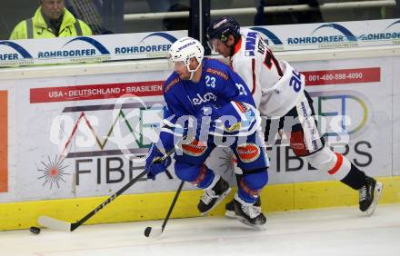 EBEL. Eishockey Bundesliga. EC VSV gegen KHL Medvescak Zagreb. Markus Schlacher, (VSV), Tomas Netik  (Zagreb). Villach, am 26.12.2017.
Foto: Kuess 


---
pressefotos, pressefotografie, kuess, qs, qspictures, sport, bild, bilder, bilddatenbank