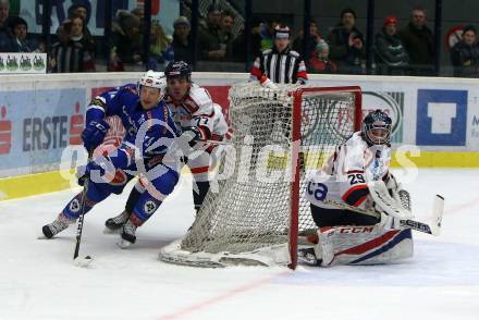 EBEL. Eishockey Bundesliga. EC VSV gegen KHL Medvescak Zagreb. Sam Antonitsch,  (VSV), Garrett Noonan (Zagreb). Villach, am 26.12.2017.
Foto: Kuess 


---
pressefotos, pressefotografie, kuess, qs, qspictures, sport, bild, bilder, bilddatenbank