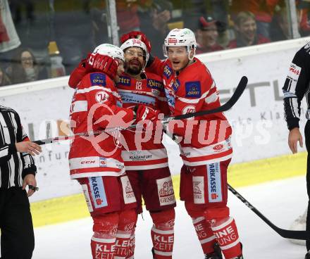 EBEL. Eishockey Bundesliga. KAC gegen VSV. Torjubel Thomas Koch, Jamie Lundmark, Geier Stefan (KAC). Klagenfurt, am 28.12.2017.
Foto: Kuess

---
pressefotos, pressefotografie, kuess, qs, qspictures, sport, bild, bilder, bilddatenbank