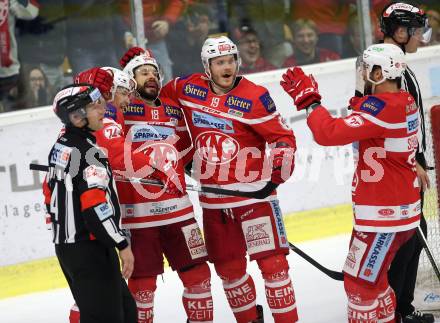 EBEL. Eishockey Bundesliga. KAC gegen VSV. Torjubel Thomas Koch, Jamie Lundmark, Geier Stefan (KAC). Klagenfurt, am 28.12.2017.
Foto: Kuess

---
pressefotos, pressefotografie, kuess, qs, qspictures, sport, bild, bilder, bilddatenbank