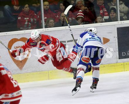 EBEL. Eishockey Bundesliga. KAC gegen  VSV. Stefan Geier, (KAC), Sam Antonitsch (VSV). Klagenfurt, am 28.12.2017.
Foto: Kuess

---
pressefotos, pressefotografie, kuess, qs, qspictures, sport, bild, bilder, bilddatenbank