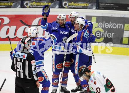 EBEL. Eishockey Bundesliga. EC VSV gegen Moser Medical Graz99ers. Torjubel Andrew Sarauer (VSV). Villach, am 1.1.2018.
Foto: Kuess 


---
pressefotos, pressefotografie, kuess, qs, qspictures, sport, bild, bilder, bilddatenbank