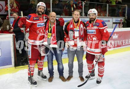 EBEL. Eishockey Bundesliga. KAC gegen KHL Medvescak Zagreb. Antenne Fan Bank. David Joseph Fischer, Thomas Koch (KAC). Klagenfurt, am 1.1.2018.
Foto: Kuess

---
pressefotos, pressefotografie, kuess, qs, qspictures, sport, bild, bilder, bilddatenbank