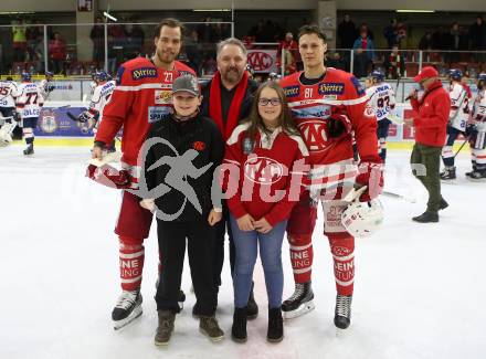 EBEL. Eishockey Bundesliga. KAC gegen KHL Medvescak Zagreb. Spieler des Abends Thomas Hundertpfund, Marco Richter,  (KAC). Klagenfurt, am 1.1.2018.
Foto: Kuess

---
pressefotos, pressefotografie, kuess, qs, qspictures, sport, bild, bilder, bilddatenbank