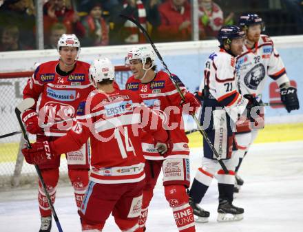 EBEL. Eishockey Bundesliga. KAC gegen KHL Medvescak Zagreb. Torjubel Jullian Talbot, Jamie Lundmark, Stefan Espeland (KAC). Klagenfurt, am 1.1.2018.
Foto: Kuess

---
pressefotos, pressefotografie, kuess, qs, qspictures, sport, bild, bilder, bilddatenbank