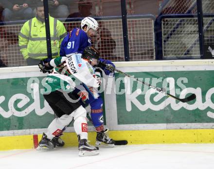 EBEL. Eishockey Bundesliga. EC VSV gegen Moser Medical Graz99ers. Miha Verlic, (VSV),  Jonathan Carlsson (Graz). Villach, am 1.1.2018.
Foto: Kuess 


---
pressefotos, pressefotografie, kuess, qs, qspictures, sport, bild, bilder, bilddatenbank