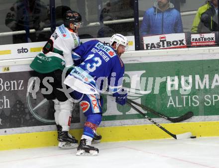 EBEL. Eishockey Bundesliga. EC VSV gegen Moser Medical Graz99ers. Markus Schlacher,  (VSV), Brock Nixon (Graz). Villach, am 1.1.2018.
Foto: Kuess 


---
pressefotos, pressefotografie, kuess, qs, qspictures, sport, bild, bilder, bilddatenbank