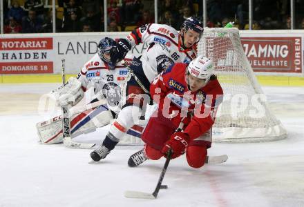 EBEL. Eishockey Bundesliga. KAC gegen KHL Medvescak Zagreb. Manuel Ganahl, (KAC), Tyler Morley, Vilim Rosandic (Zagreb). Klagenfurt, am 1.1.2018.
Foto: Kuess

---
pressefotos, pressefotografie, kuess, qs, qspictures, sport, bild, bilder, bilddatenbank