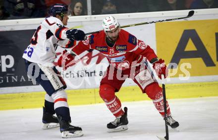 EBEL. Eishockey Bundesliga. KAC gegen KHL Medvescak Zagreb. Martin Schumnig, (KAC), Mike Aviani  (Zagreb). Klagenfurt, am 1.1.2018.
Foto: Kuess

---
pressefotos, pressefotografie, kuess, qs, qspictures, sport, bild, bilder, bilddatenbank