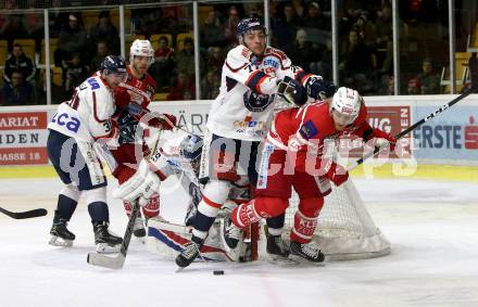 EBEL. Eishockey Bundesliga. KAC gegen KHL Medvescak Zagreb. Johannes Bischofberger, Thomas Hundertpfund, (KAC), Garrett Noonan,   (Zagreb). Klagenfurt, am 1.1.2018.
Foto: Kuess

---
pressefotos, pressefotografie, kuess, qs, qspictures, sport, bild, bilder, bilddatenbank