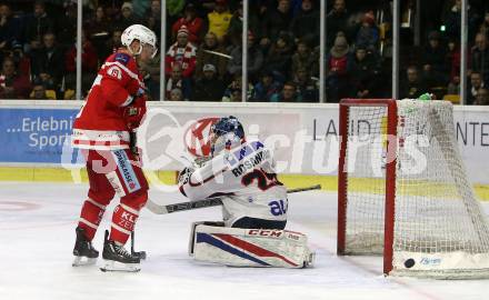 EBEL. Eishockey Bundesliga. KAC gegen KHL Medvescak Zagreb. Stefan Geier,  (KAC), Vilim Rosandic (Zagreb). Klagenfurt, am 1.1.2018.
Foto: Kuess

---
pressefotos, pressefotografie, kuess, qs, qspictures, sport, bild, bilder, bilddatenbank