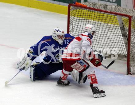 EBEL. Eishockey Bundesliga. EC VSV gegen KAC. Lukas Herzog,  (VSV), Thomas Koch (KAC). Villach, am 3.1.2018.
Foto: Kuess 


---
pressefotos, pressefotografie, kuess, qs, qspictures, sport, bild, bilder, bilddatenbank