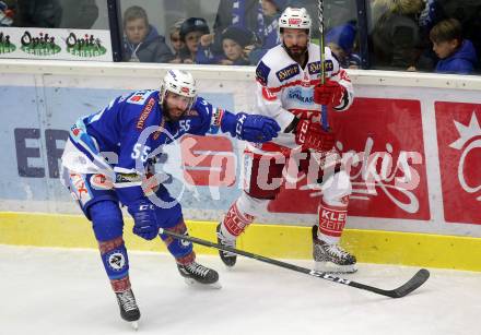 EBEL. Eishockey Bundesliga. EC VSV gegen KAC. Andrew Sarauer,  (VSV), Thomas Koch (KAC). Villach, am 3.1.2018.
Foto: Kuess 


---
pressefotos, pressefotografie, kuess, qs, qspictures, sport, bild, bilder, bilddatenbank