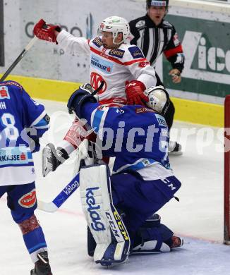 EBEL. Eishockey Bundesliga. EC VSV gegen KAC. Lukas Herzog,  (VSV), Marco Richter (KAC). Villach, am 3.1.2018.
Foto: Kuess 


---
pressefotos, pressefotografie, kuess, qs, qspictures, sport, bild, bilder, bilddatenbank