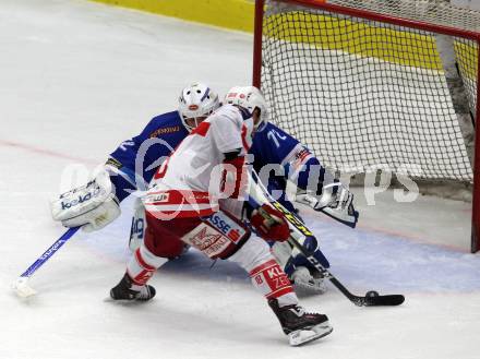 EBEL. Eishockey Bundesliga. EC VSV gegen KAC. Lukas Herzog,  (VSV), Thomas Koch (KAC). Villach, am 3.1.2018.
Foto: Kuess 


---
pressefotos, pressefotografie, kuess, qs, qspictures, sport, bild, bilder, bilddatenbank