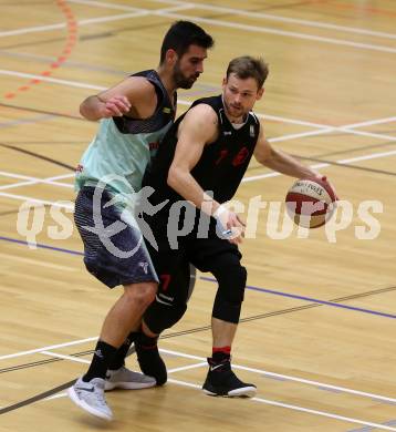 Basketball 2. Bundesliga. Grunddurchgang. 14. Runde. Villach Raiders gegen Mistelbach Mustangs. Mensud Julevic, (Villach), Laurenz Heindl  (Mistelbach Mustangs). Villach, am 7.1.2018.
Foto: Kuess

---
pressefotos, pressefotografie, kuess, qs, qspictures, sport, bild, bilder, bilddatenbank