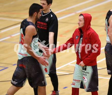 Basketball 2. Bundesliga. Grunddurchgang. 14. Runde. Villach Raiders gegen Mistelbach Mustangs. Mensud Julevic, Nino Gross (Villach). Villach, am 7.1.2018.
Foto: Kuess

---
pressefotos, pressefotografie, kuess, qs, qspictures, sport, bild, bilder, bilddatenbank