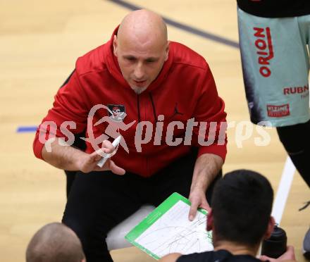 Basketball 2. Bundesliga. Grunddurchgang. 14. Runde. Villach Raiders gegen Mistelbach Mustangs. Trainer Rok Zupan (Villach). Villach, am 7.1.2018.
Foto: Kuess

---
pressefotos, pressefotografie, kuess, qs, qspictures, sport, bild, bilder, bilddatenbank