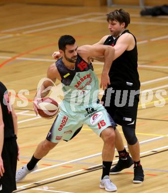 Basketball 2. Bundesliga. Grunddurchgang. 14. Runde. Villach Raiders gegen Mistelbach Mustangs. Mensud Julevic,  (Villach), Ondrej Dygryn (Mistelbach Mustangs). Villach, am 7.1.2018.
Foto: Kuess

---
pressefotos, pressefotografie, kuess, qs, qspictures, sport, bild, bilder, bilddatenbank