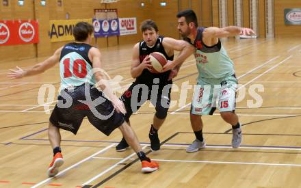 Basketball 2. Bundesliga. Grunddurchgang. 14. Runde. Villach Raiders gegen Mistelbach Mustangs. Simon Finzgar, Mensud Julevic (Villach), Ondrej Dygryn (Mistelbach Mustangs). Villach, am 7.1.2018.
Foto: Kuess

---
pressefotos, pressefotografie, kuess, qs, qspictures, sport, bild, bilder, bilddatenbank