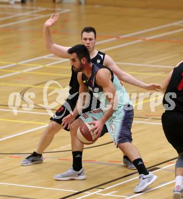 Basketball 2. Bundesliga. Grunddurchgang. 14. Runde. Villach Raiders gegen Mistelbach Mustangs. Mensud Julevic,  (Villach), Stefan Obermann (Mistelbach Mustangs). Villach, am 7.1.2018.
Foto: Kuess

---
pressefotos, pressefotografie, kuess, qs, qspictures, sport, bild, bilder, bilddatenbank