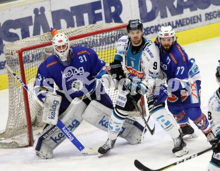 EBEL. Eishockey Bundesliga. EC VSV gegen EHC Liwest Black Wings Linz. David Kickert, Samuel Labreque, (VSV), Rick Schofield (Linz). Villach, am 19.1.2018.
Foto: Kuess 


---
pressefotos, pressefotografie, kuess, qs, qspictures, sport, bild, bilder, bilddatenbank