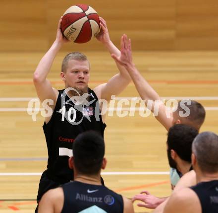 Basketball 2. Bundesliga. Grunddurchgang. 16. Runde. Villach Raiders gegen Mattersburg Rocks. Claudio Vancura (Mattersburg Rocks). Villach, am 20.1.2018.
Foto: Kuess

---
pressefotos, pressefotografie, kuess, qs, qspictures, sport, bild, bilder, bilddatenbank