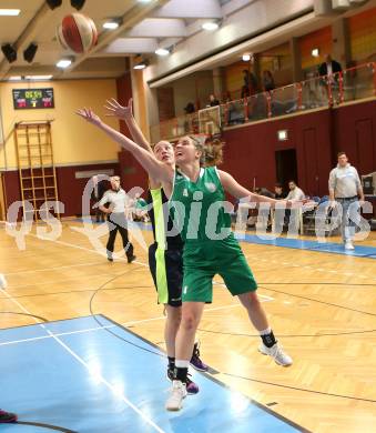 Basketball 2. Bundesliga Frauen. KOS Flames Celovec gegen BK Mattersburg Rocks. Jennifer Maier (KOS), Romina Fliesser (Mattersburg). Klagenfurt, am 20.1.2018.
Foto: Kuess
---
pressefotos, pressefotografie, kuess, qs, qspictures, sport, bild, bilder, bilddatenbank