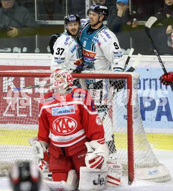 EBEL. Eishockey Bundesliga. KAC gegen 	EHC Liwest Black Wings Linz. Torjubel Andreas Kristler, Rick Schofield (Linz). Klagenfurt, am 21.1.2018.
Foto: Kuess

---
pressefotos, pressefotografie, kuess, qs, qspictures, sport, bild, bilder, bilddatenbank