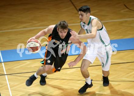 Basketball 2. Bundesliga. Grunddurchgang. 16. Runde. KOS Celovec gegen Basket Flames. Volkan Oezdemir,  (KOS), Christian Kuenstner, (Basket Flames). Klagenfurt, am 20.1.2018.
Foto: Kuess
---
pressefotos, pressefotografie, kuess, qs, qspictures, sport, bild, bilder, bilddatenbank