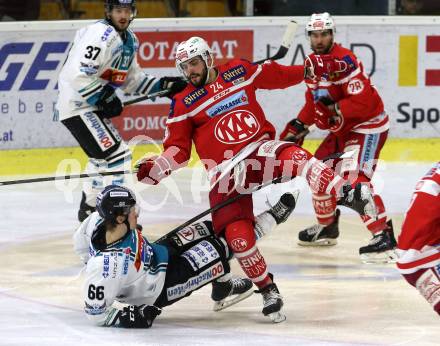 EBEL. Eishockey Bundesliga. KAC gegen 	EHC Liwest Black Wings Linz. Steven Strong, (KAC), Stefan Gaffal (Linz). Klagenfurt, am 21.1.2018.
Foto: Kuess

---
pressefotos, pressefotografie, kuess, qs, qspictures, sport, bild, bilder, bilddatenbank