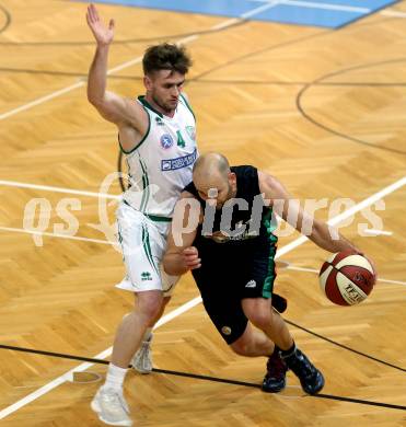 Basketball 2. Bundesliga. Grunddurchgang. 16. Runde. KOS Celovec gegen Basket Flames. Ziga Erculj, (KOS), Tobias Stadelmann  (Basket Flames). Klagenfurt, am 20.1.2018.
Foto: Kuess
---
pressefotos, pressefotografie, kuess, qs, qspictures, sport, bild, bilder, bilddatenbank